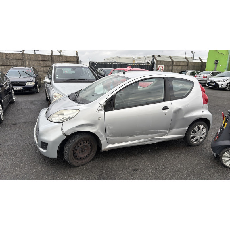 Feu arriere principal gauche (feux) PEUGEOT 107 Photo n°15