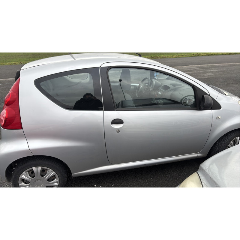 Feu arriere principal gauche (feux) PEUGEOT 107 Photo n°17