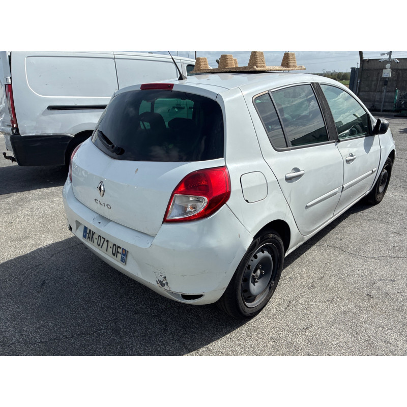Feu arriere principal gauche (feux) RENAULT CLIO 3 Photo n°11