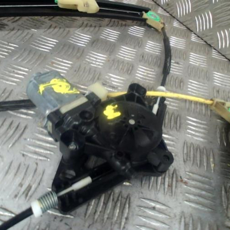 Leve vitre electrique avant droit SKODA OCTAVIA 3 Photo n°2