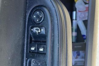 Serrure avant droit PEUGEOT 307