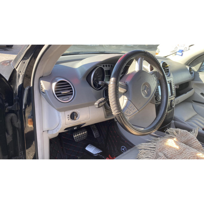 Porte avant gauche MERCEDES CLASSE M 164 Photo n°19