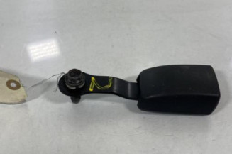 Attache ceinture arriere gauche TOYOTA COROLLA VERSO 2