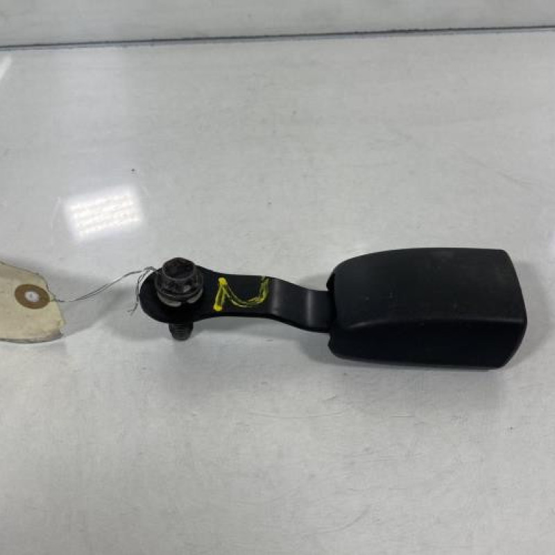 Attache ceinture arriere gauche TOYOTA COROLLA VERSO 2 Photo n°3