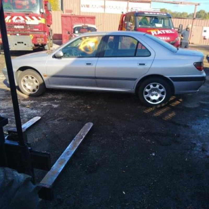 Serrure avant droit PEUGEOT 406 Photo n°7