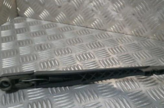 Bras essuie glace arriere PEUGEOT 208 1