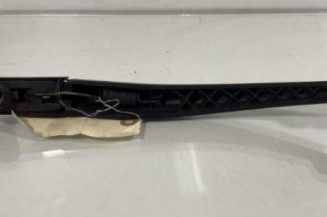 Bras essuie glace arriere PEUGEOT 208 1