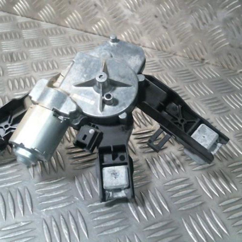 Moteur essuie glace arriere PEUGEOT 308 2 Photo n°2