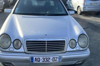 Serrure avant droit MERCEDES CLASSE E 210