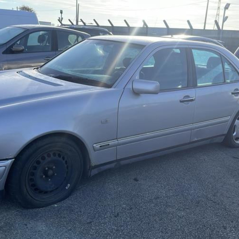 Serrure avant droit MERCEDES CLASSE E 210 Photo n°3