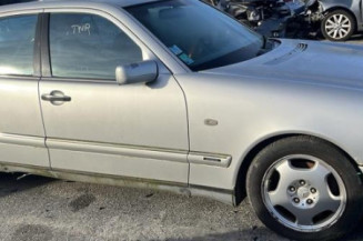 Serrure avant droit MERCEDES CLASSE E 210