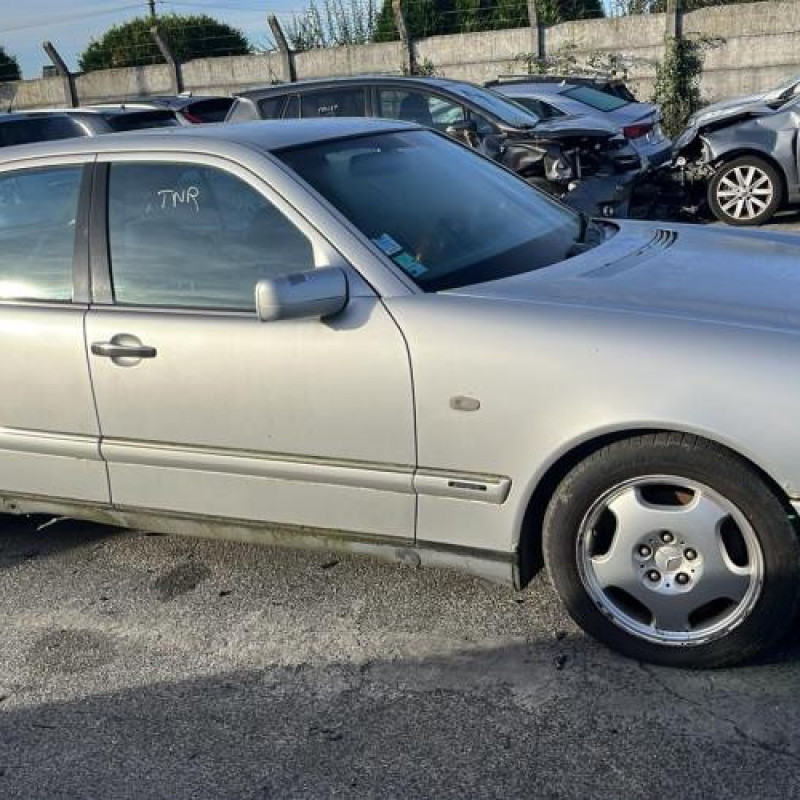 Serrure avant droit MERCEDES CLASSE E 210 Photo n°4