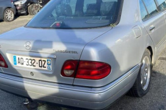 Serrure avant droit MERCEDES CLASSE E 210