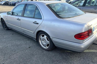 Serrure avant droit MERCEDES CLASSE E 210