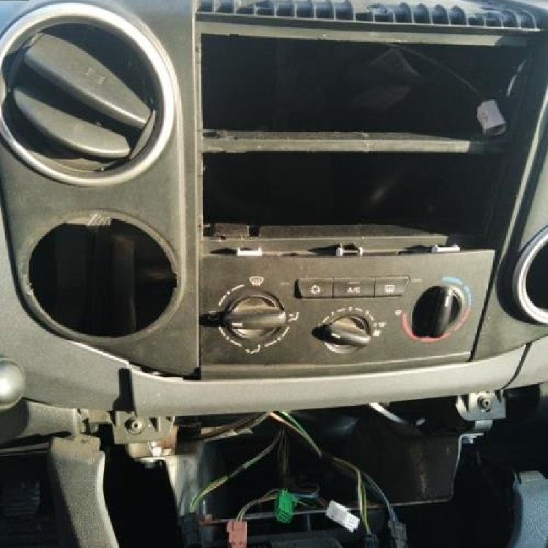 Pretensionneur de ceinture avant droit CITROEN BERLINGO 2 Photo n°11