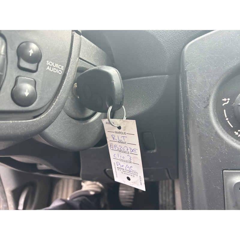Feu arriere principal gauche (feux) RENAULT CLIO 3 Photo n°4