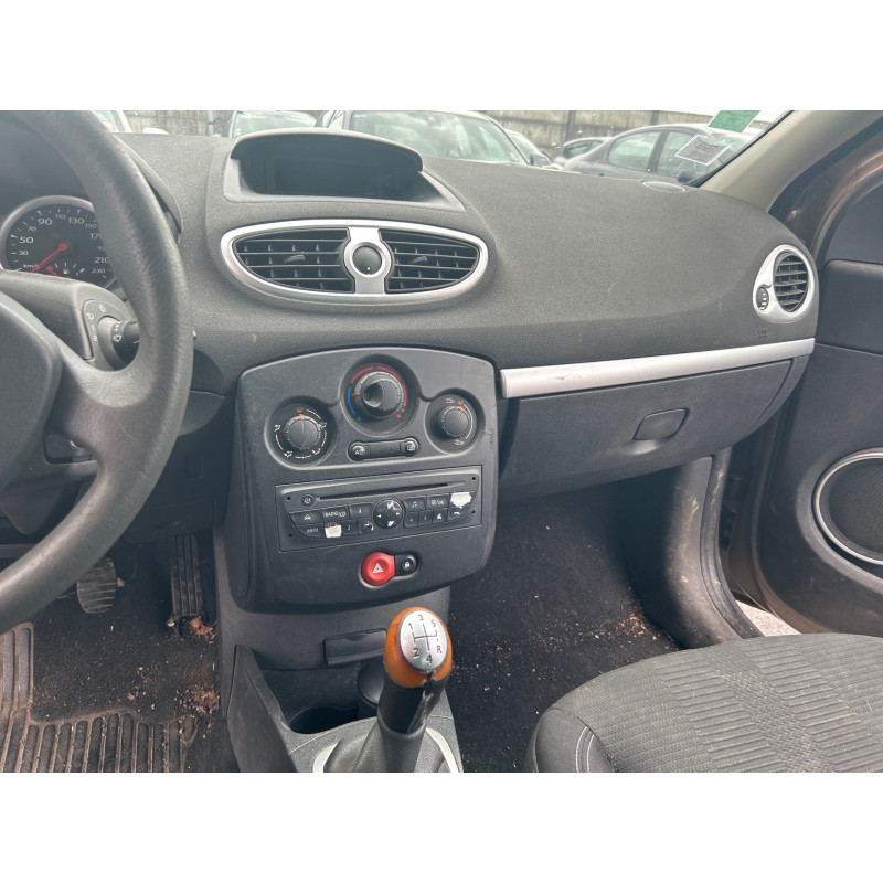 Feu arriere principal gauche (feux) RENAULT CLIO 3 Photo n°14