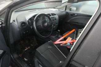 Pretensionneur de ceinture avant droit SEAT LEON 2