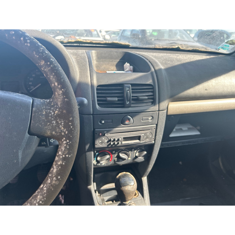Poignee porte avant gauche RENAULT CLIO 2 Photo n°17