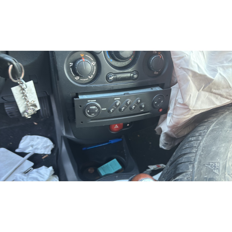 Vitre avant droit RENAULT CLIO 3 Photo n°20