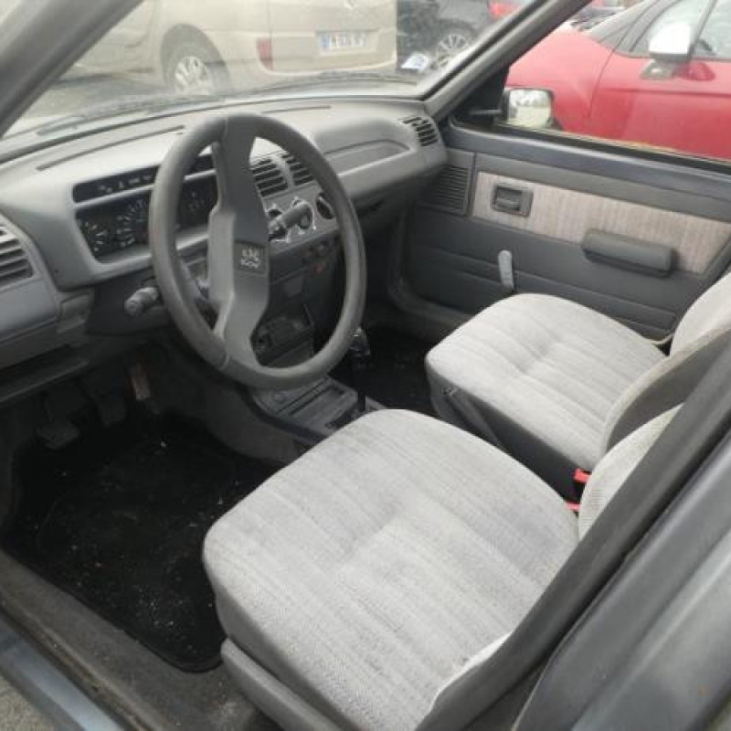 Porte avant droit PEUGEOT 205 Photo n°11