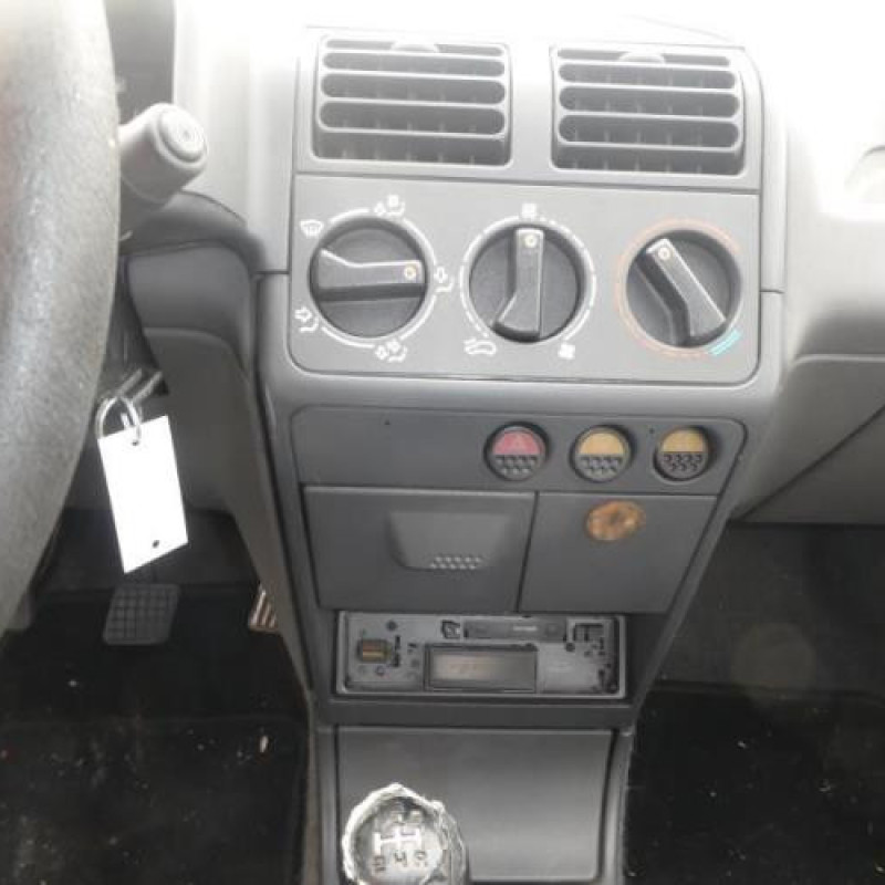 Porte avant droit PEUGEOT 205 Photo n°13