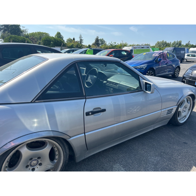 MERCEDES CLASSE SL 129 PHASE 1 CABRIOLET 300 3.0i - 24V L6 Photo n°16