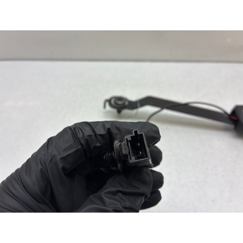 Attache ceinture avant gauche RENAULT CLIO 3 Photo n°2