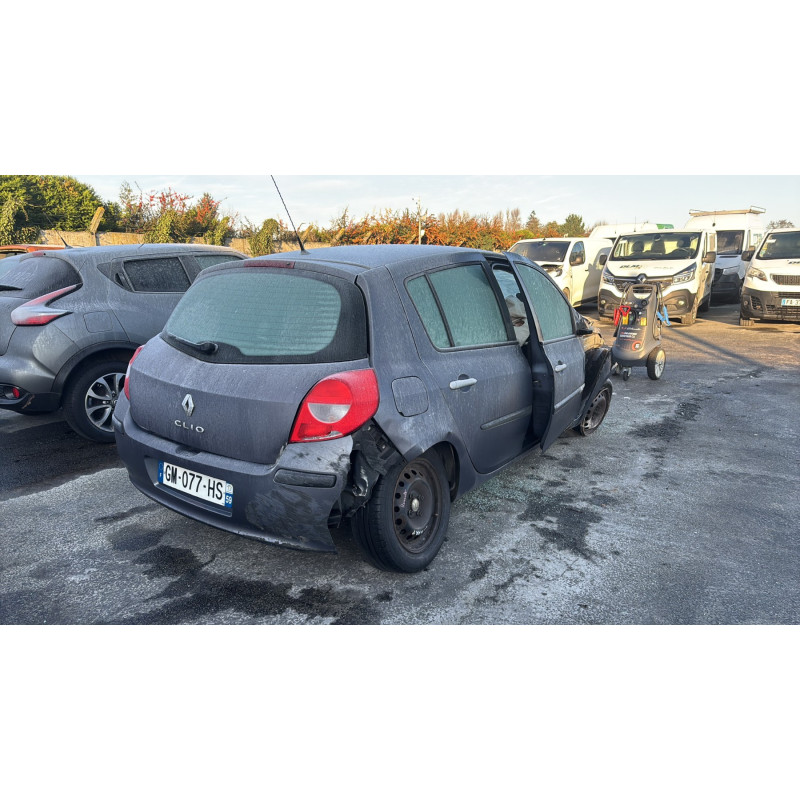 Attache ceinture avant gauche RENAULT CLIO 3 Photo n°8