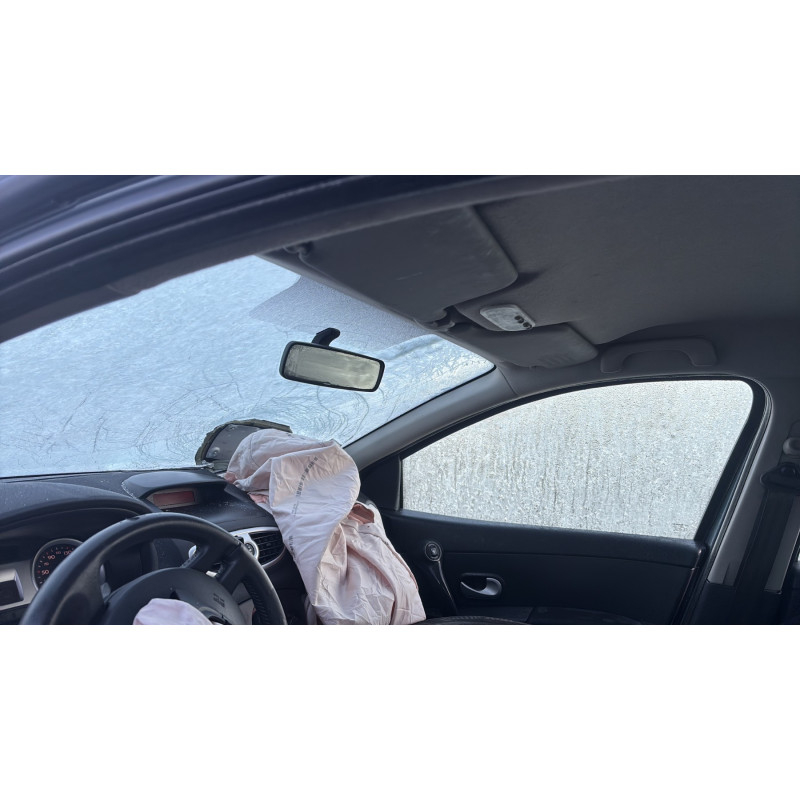 Attache ceinture avant gauche RENAULT CLIO 3 Photo n°18