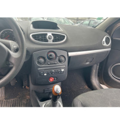 Attache ceinture arriere droit RENAULT CLIO 3