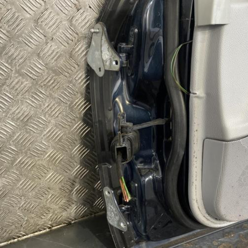 Porte avant droit MERCEDES CLASSE C 203 Photo n°4