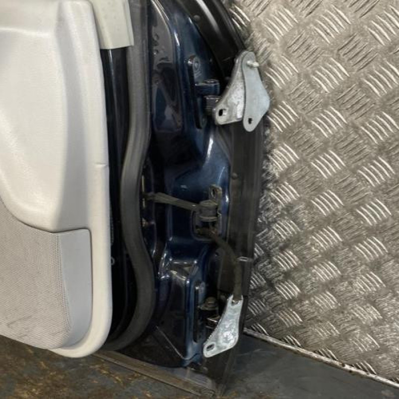 Porte avant gauche MERCEDES CLASSE C 203 Photo n°8