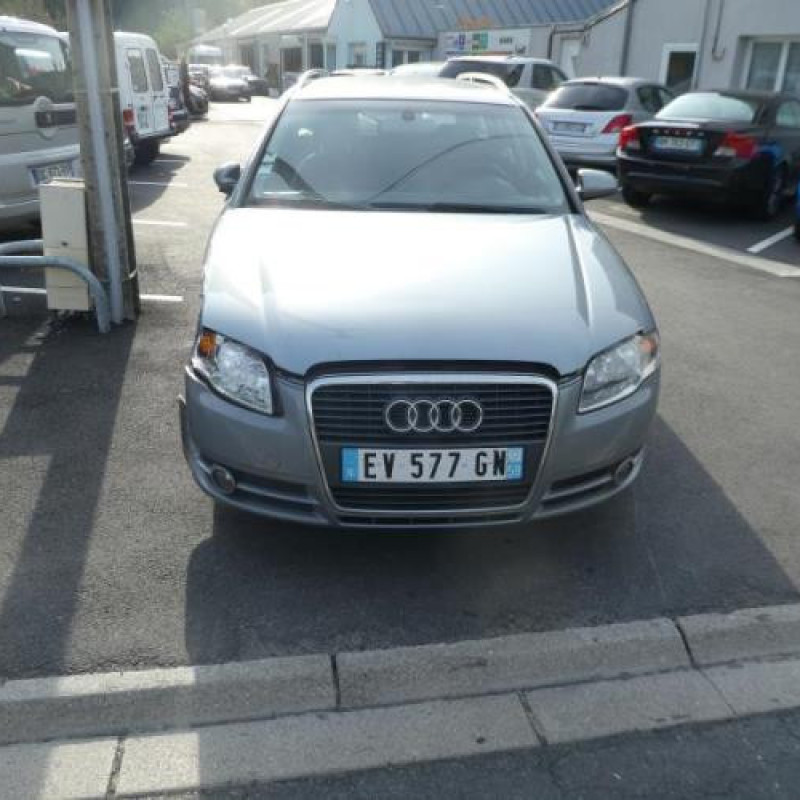 Feu arriere secondaire gauche (feux) AUDI A4 2 Photo n°4