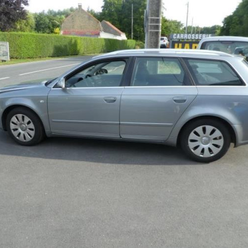 Feu arriere secondaire gauche (feux) AUDI A4 2 Photo n°8