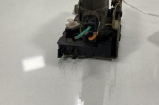 Serrure avant droit RENAULT R19