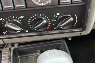 Serrure avant droit RENAULT R19