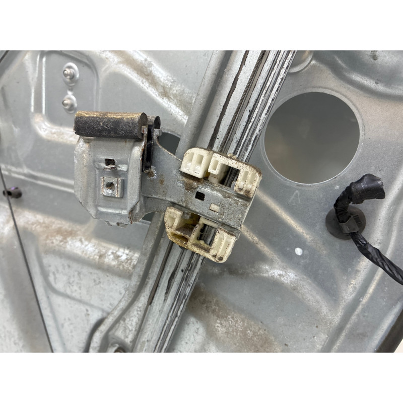 Leve vitre electrique avant gauche HYUNDAI I 30 1 Photo n°2