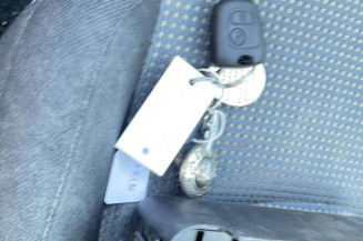 Pretensionneur de ceinture avant droit PEUGEOT 206