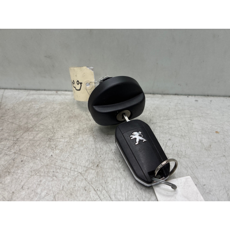 Bouchon de carburant PEUGEOT 2008 1 Photo n°2