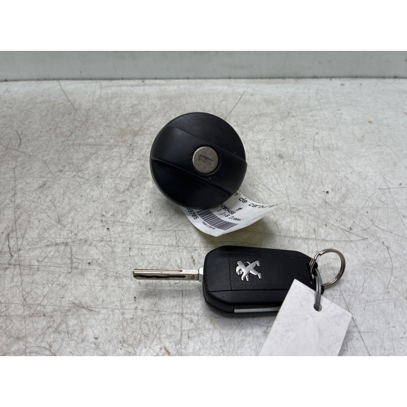 Bouchon de carburant PEUGEOT 2008 1 Photo n°3