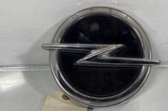 Bouton de coffre OPEL CORSA F Photo n°1