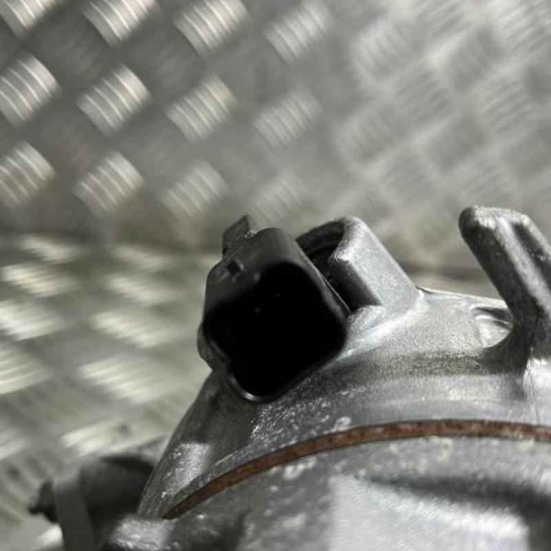Compresseur clim OPEL CORSA F Photo n°4