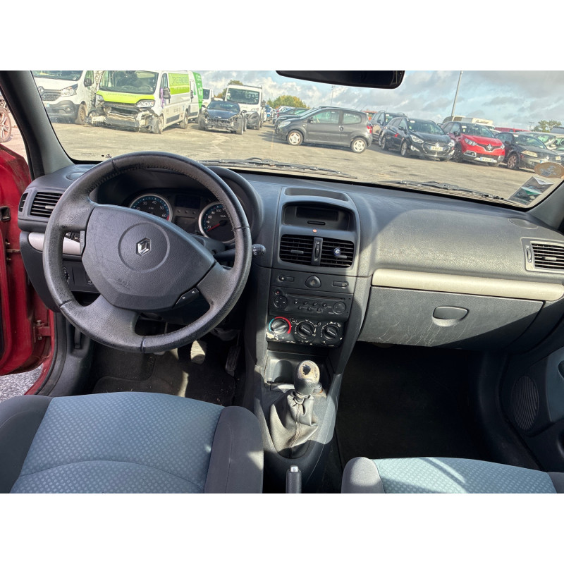 RENAULT CLIO 2 PHASE 2 1.2i - 16V Photo n°9
