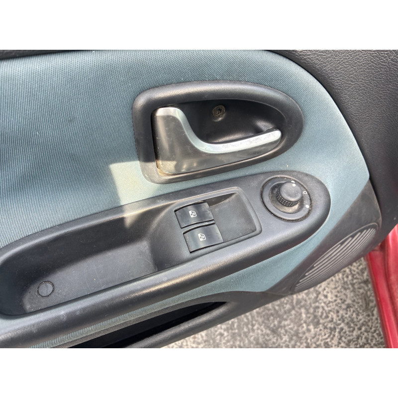 RENAULT CLIO 2 PHASE 2 1.2i - 16V Photo n°14