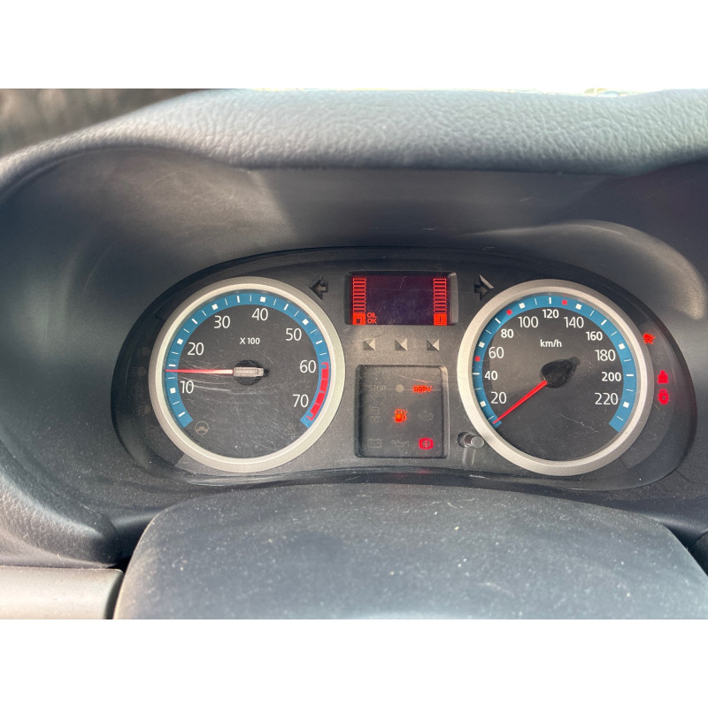 RENAULT CLIO 2 PHASE 2 1.2i - 16V Photo n°17