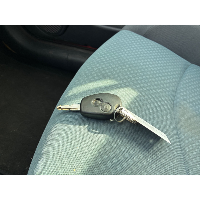 RENAULT CLIO 2 PHASE 2 1.2i - 16V Photo n°22