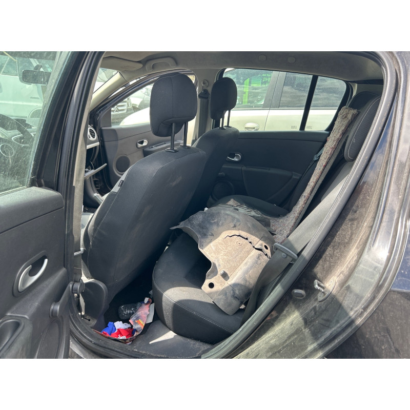 Attache ceinture arriere droit RENAULT CLIO 3 Photo n°7
