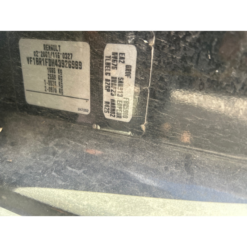 Attache ceinture arriere droit RENAULT CLIO 3 Photo n°17