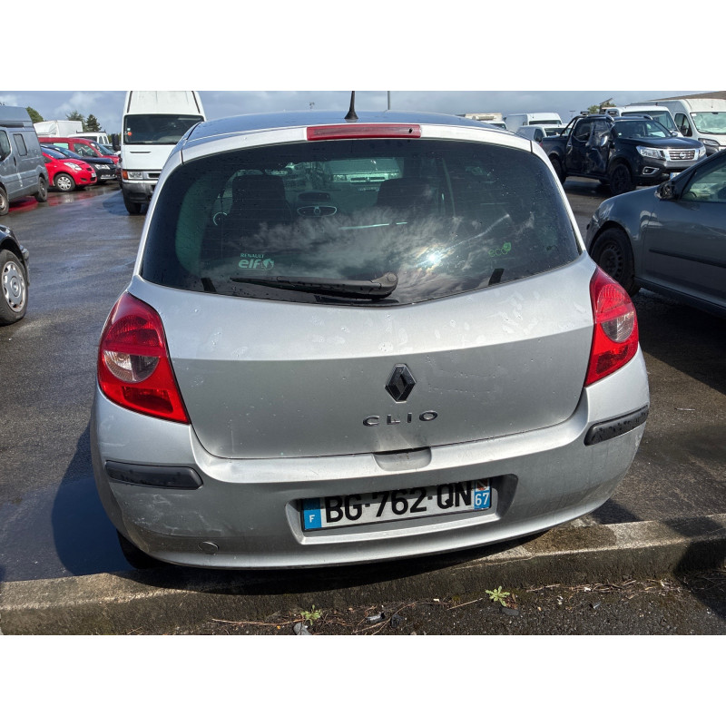 Attache ceinture arriere droit RENAULT CLIO 3 Photo n°6
